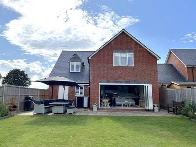 4 Bedroom Detached House For Sale In Defford, Worcestershire