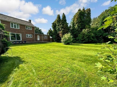 4 Bedroom Detached House For Sale In Pulborough