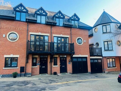 4 Bedroom Town House For Sale In 548 Wellingborough Road