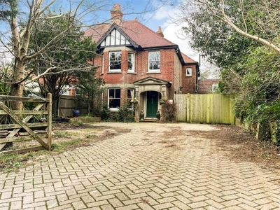 5 Bedroom Semi-detached House For Sale In Eastbourne