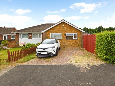 2 bedroom bungalow for sale in Ripley Road, Luton, Bedfordshire, LU4
