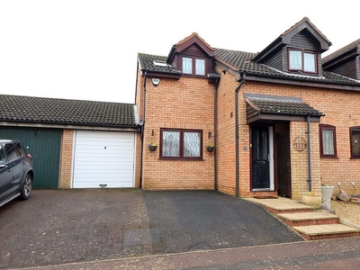 2 bedroom end of terrace house for sale in Tilgate, County View, Luton, Bedfordshire, LU2 8RR, LU2