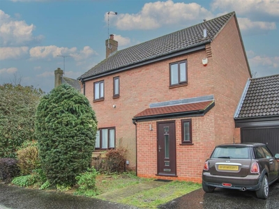 3 bedroom detached house for sale in Brackens Drive, Warley, Brentwood, CM14