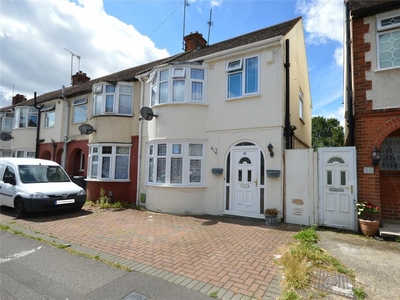 3 bedroom end of terrace house for sale in Chester Avenue, Luton, Bedfordshire, LU4
