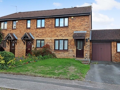 3 bedroom end of terrace house for sale in Ladyhill, Tophill, Luton, Bedfordshire, LU4 9LZ, LU4