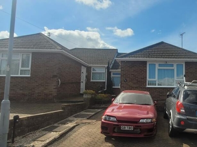 3 bedroom semi-detached bungalow for sale in Hillary Crescent, Luton, LU1