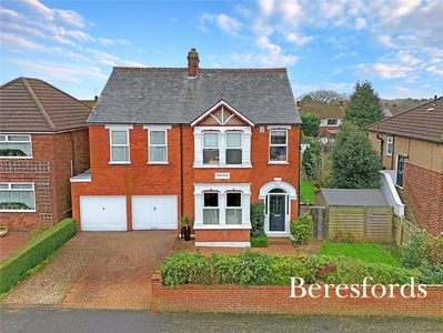 4 bedroom detached house for sale in King Georges Road, Pilgrims Hatch, CM15