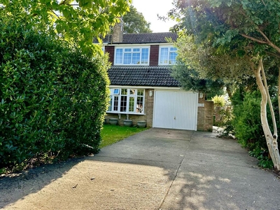 4 bedroom semi-detached house for sale in Ingrave Road, Brentwood, CM13