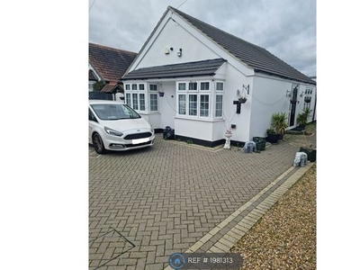 Bungalow to rent in Bower Way, Slough SL1