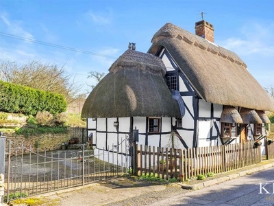 Cottage for sale in Stratford Road, Harvington, Evesham WR11