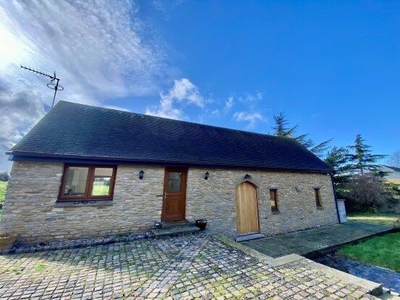 Cottage to rent in Felmersham Road, Bedford MK43