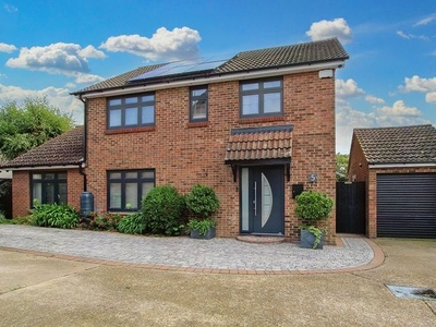 Detached house for sale in Mountfields, Basildon SS13