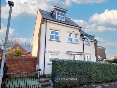 End terrace house to rent in Osprey Avenue, Bracknell RG12