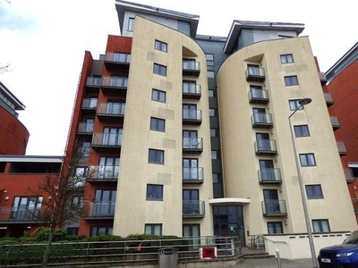 Flat to rent in Kings Road, South Quay, Swansea Bay. SA1