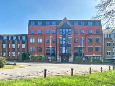 Flat to rent in London Road, Camberley GU15