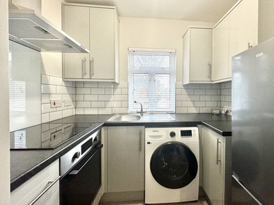 Flat to rent in Park Street, Slough SL1
