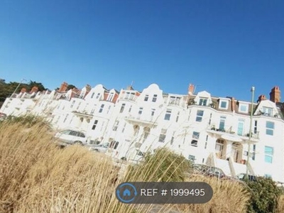Flat to rent in Undercliff Road, Boscombe BH5