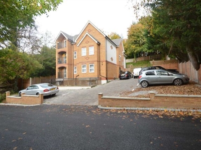 Flat to rent in Welcomes Road, Kenley, Purley CR8
