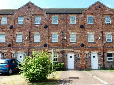 Town house to rent in Hambleton Avenue, North Hykeham, Lincoln LN6