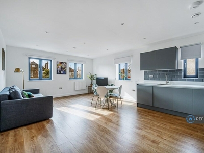 1 bedroom flat for rent in Gunnersbury Avenue, London, W5