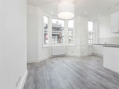 1 bedroom flat for rent in Roderick Road, London, NW3