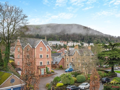 1 Bedroom Retirement Apartment – Purpose Built For Sale in Malvern, Worcestershire