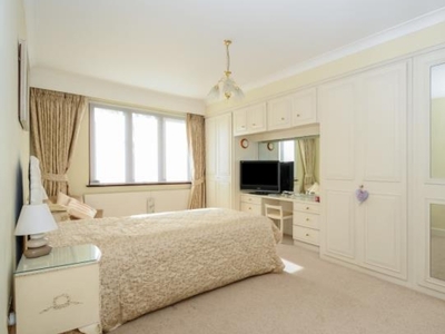 2 Bed Flat/Apartment For Sale in Regency House, London N3 - 5133157