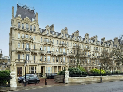 2 bedroom flat for rent in Cambridge Gate, London, NW1