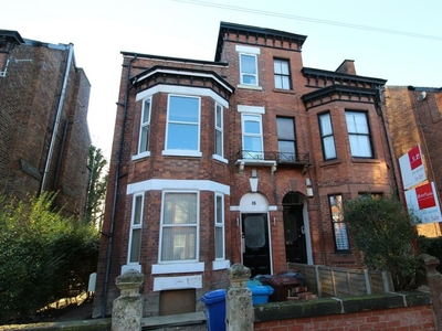 2 bedroom flat for rent in Central Road, West Didsbury, M20