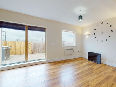 2 bedroom flat for rent in Chingford Mount Road, E4