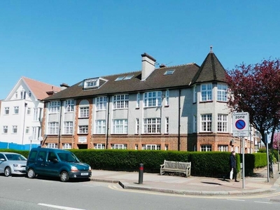 2 bedroom flat for rent in Golders Green Road, London, NW11 9AE, NW11