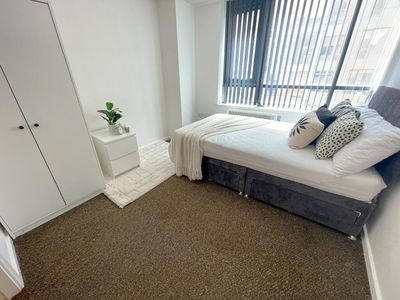 2 bedroom flat for rent in Oldham Street, L1 2SU, , L1