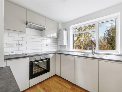 2 bedroom flat for rent in Park Road, Chiswick, W4