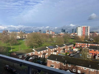 2 bedroom flat for rent in Spinners House, Elmira Way, Salford, Lancashire, M5