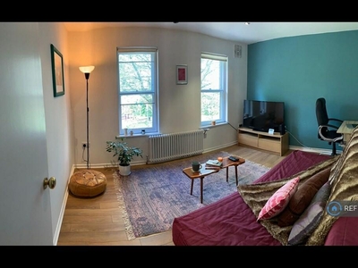 2 bedroom maisonette for rent in Wontner Close, London, N1