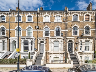 2 bedroom property for sale in Ferndale Road, London, SW4