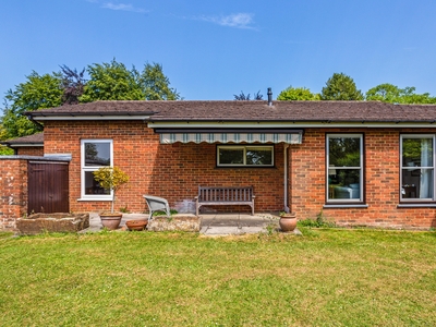 2 bedroom property for sale in Headbourne Worthy, Winchester, SO23