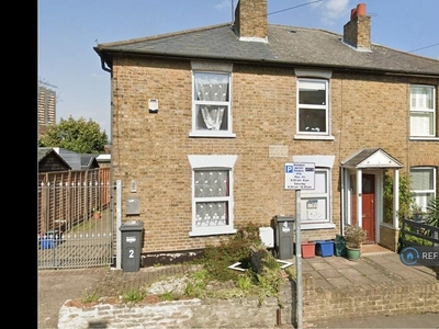 2 bedroom terraced house for rent in Layton Road, Hounslow, TW3