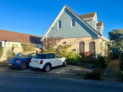 3 Bedroom Detached House For Sale In Lymington, Hampshire