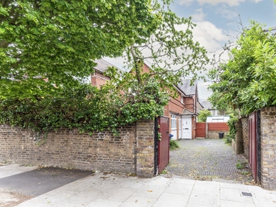 3 bedroom property for sale in Hamilton Road, London, W5