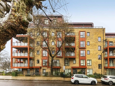 4 bedroom flat for rent in Tollgate Gardens, Kilburn High Road, NW6