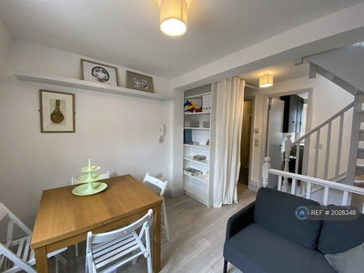 4 bedroom maisonette for rent in Whitecross Street, London, EC1Y