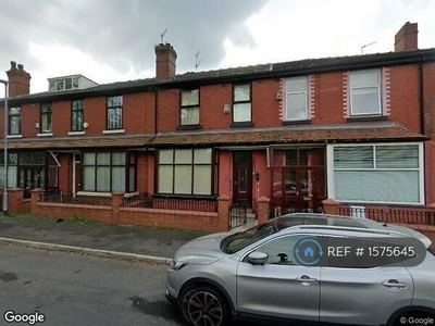 4 bedroom terraced house for rent in Lewis Avenue, Manchester, M9