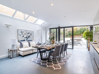 5 bedroom property for sale in Gayville Road, London, SW11