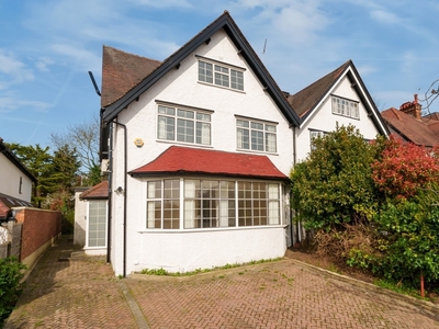5 bedroom property to let in Hodford Road, NW11