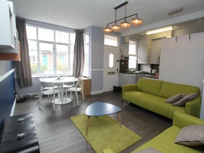 5 Bedroom Terraced House For Rent In Burley, Leeds