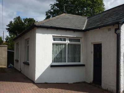 Bungalow to rent in Rochester Road, Rochester ME2