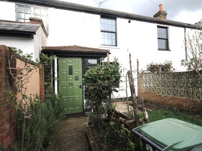 Cottage to rent in Wroths Path, Loughton IG10