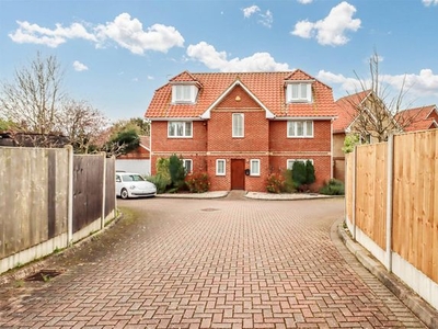 Detached house for sale in Ivy Gate Close, Wickford SS11