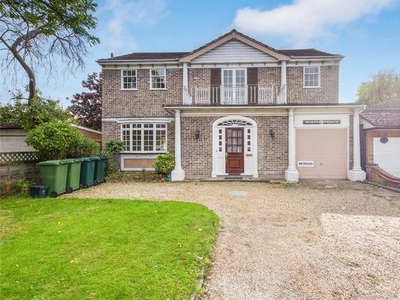 Detached house to rent in Acacia Road, Staines-Upon-Thames, Surrey TW18